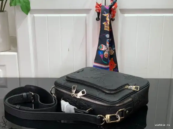 WIS LOUIS MESSEANGER VUITTON BAG 0522